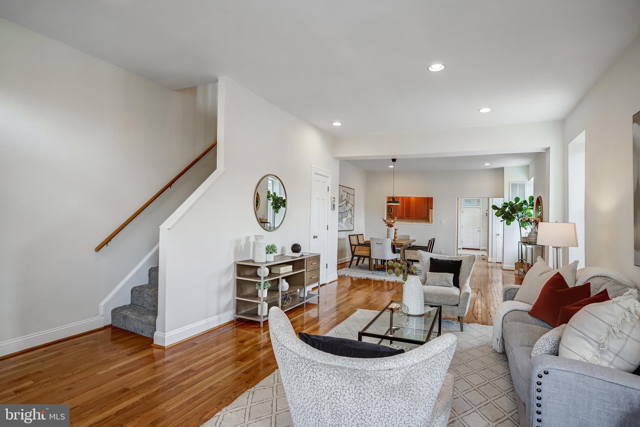 15 TODD PLACE NE