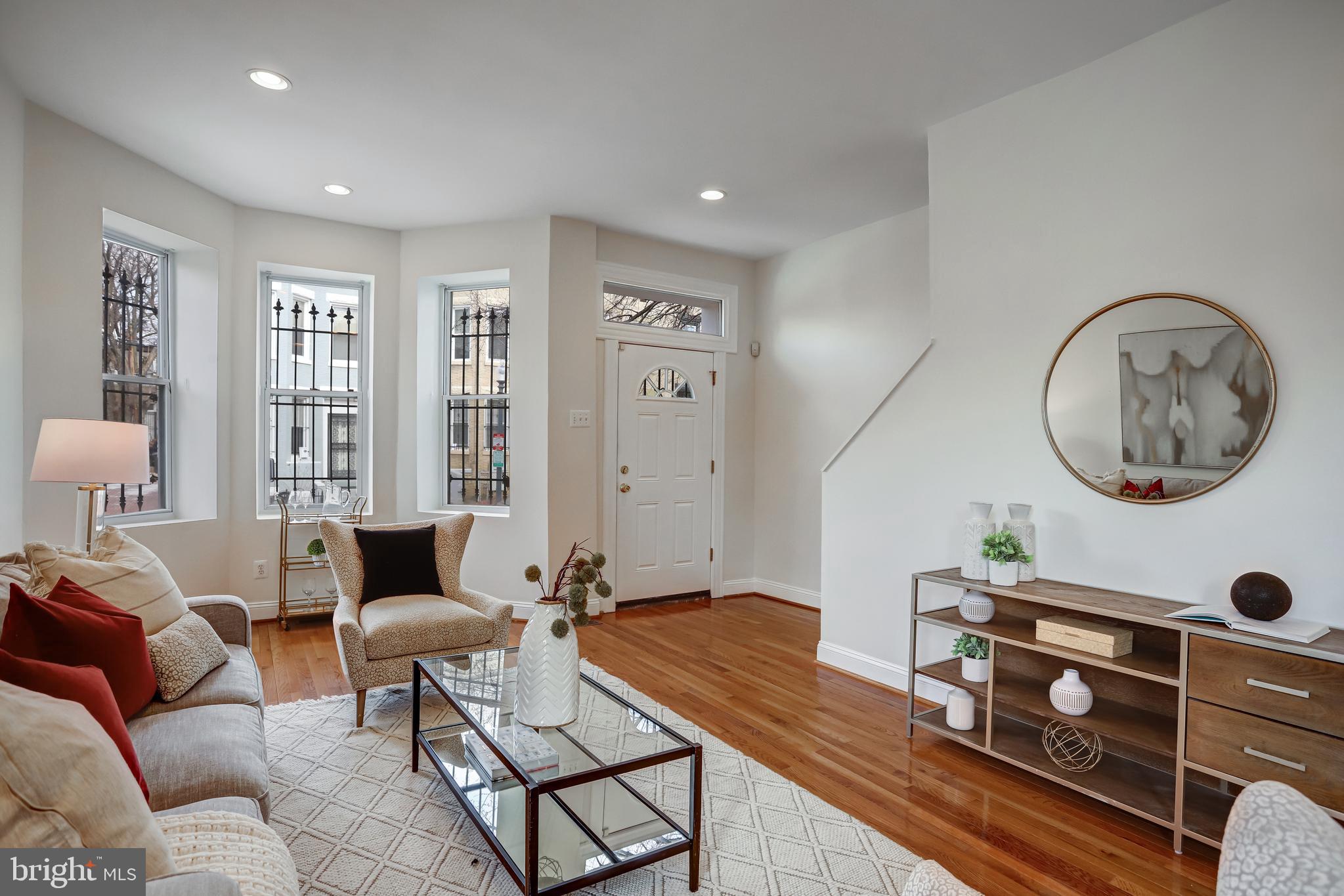 15 TODD PLACE NE