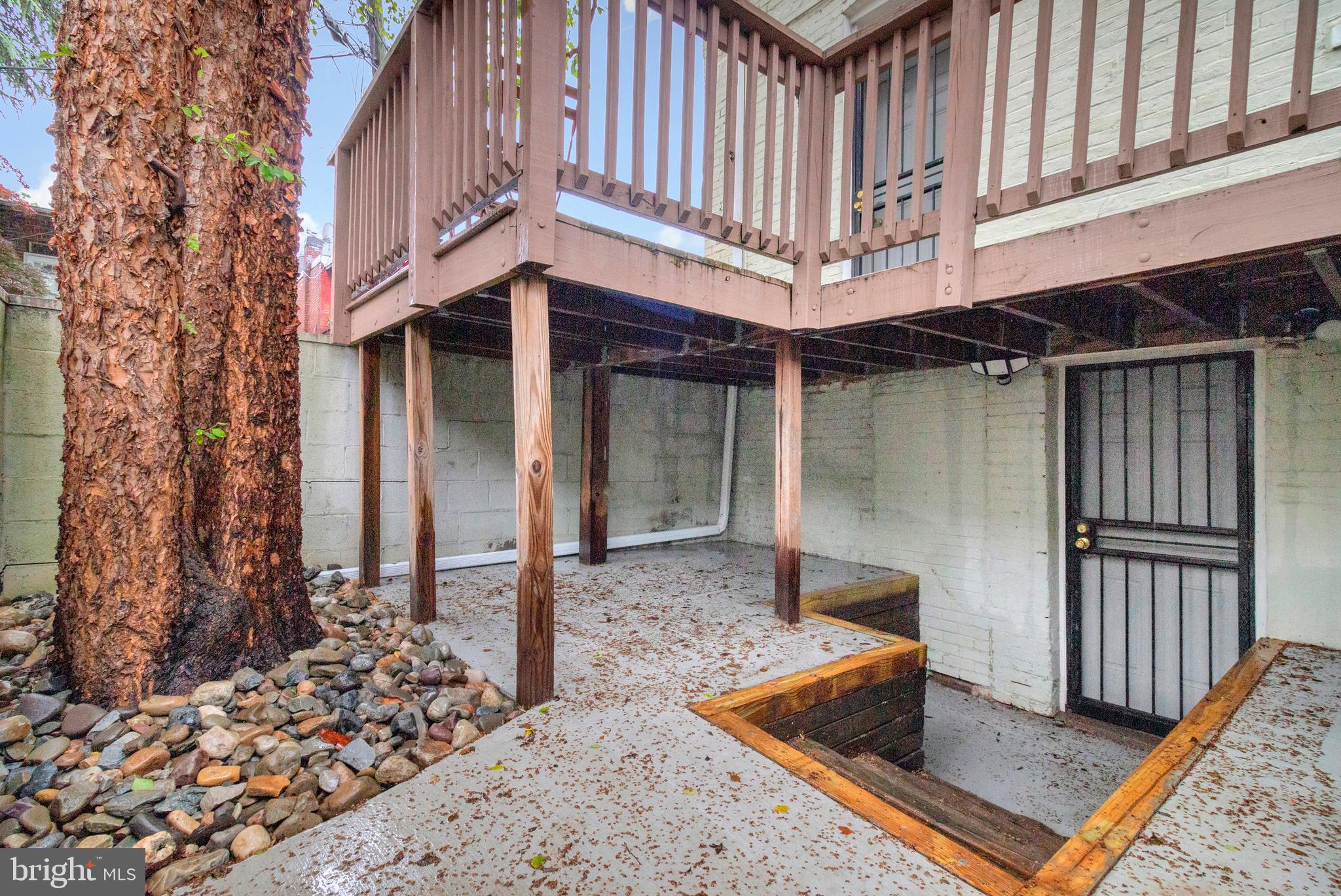 15 TODD PLACE NE