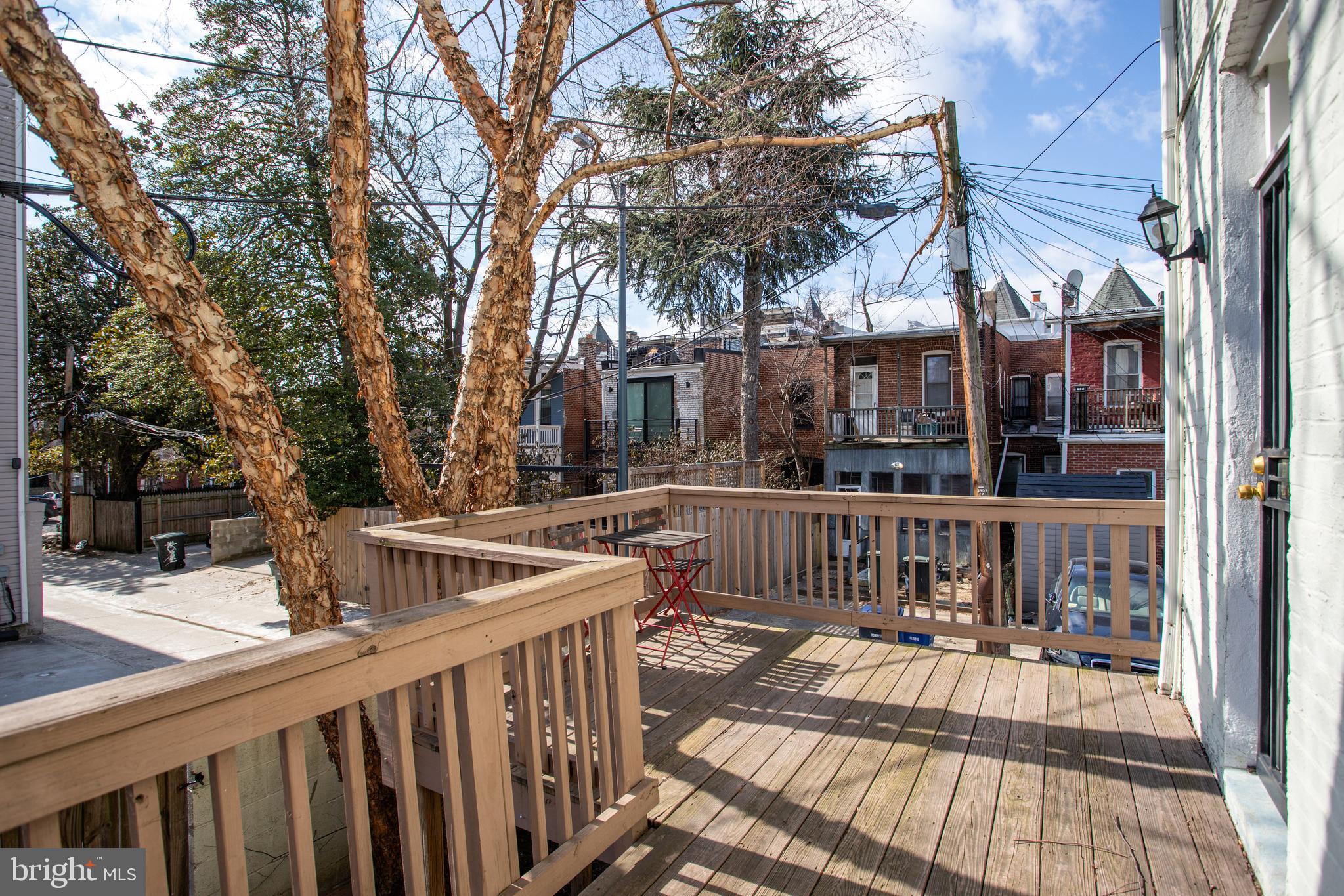 15 TODD PLACE NE