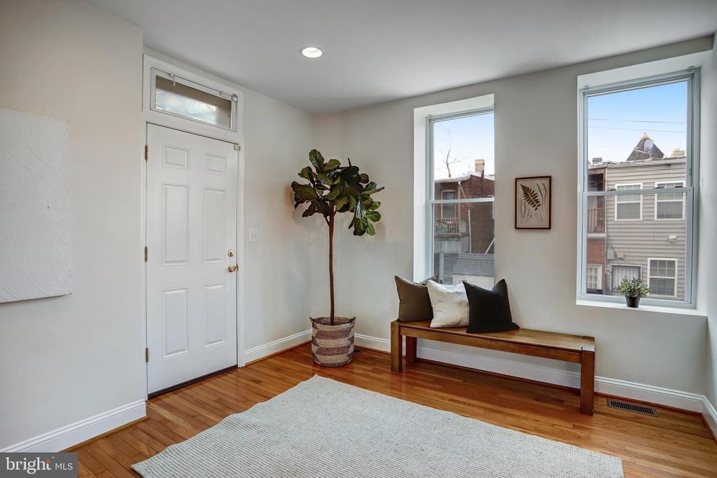 15 TODD PLACE NE