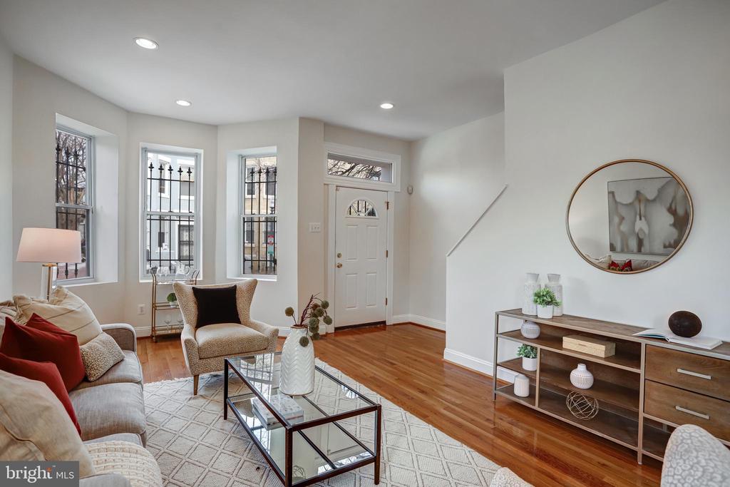 15 TODD PLACE NE