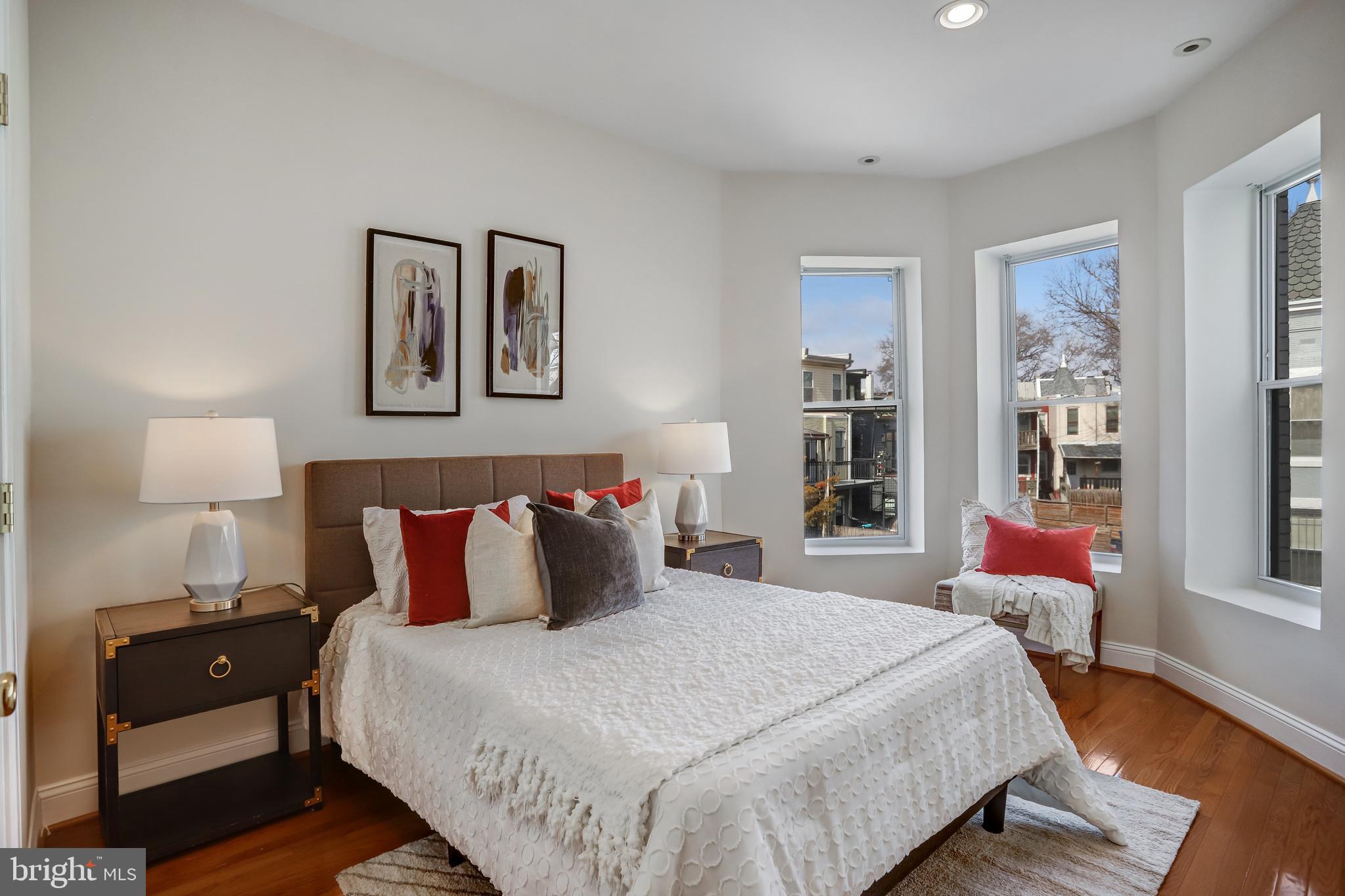 15 TODD PLACE NE
