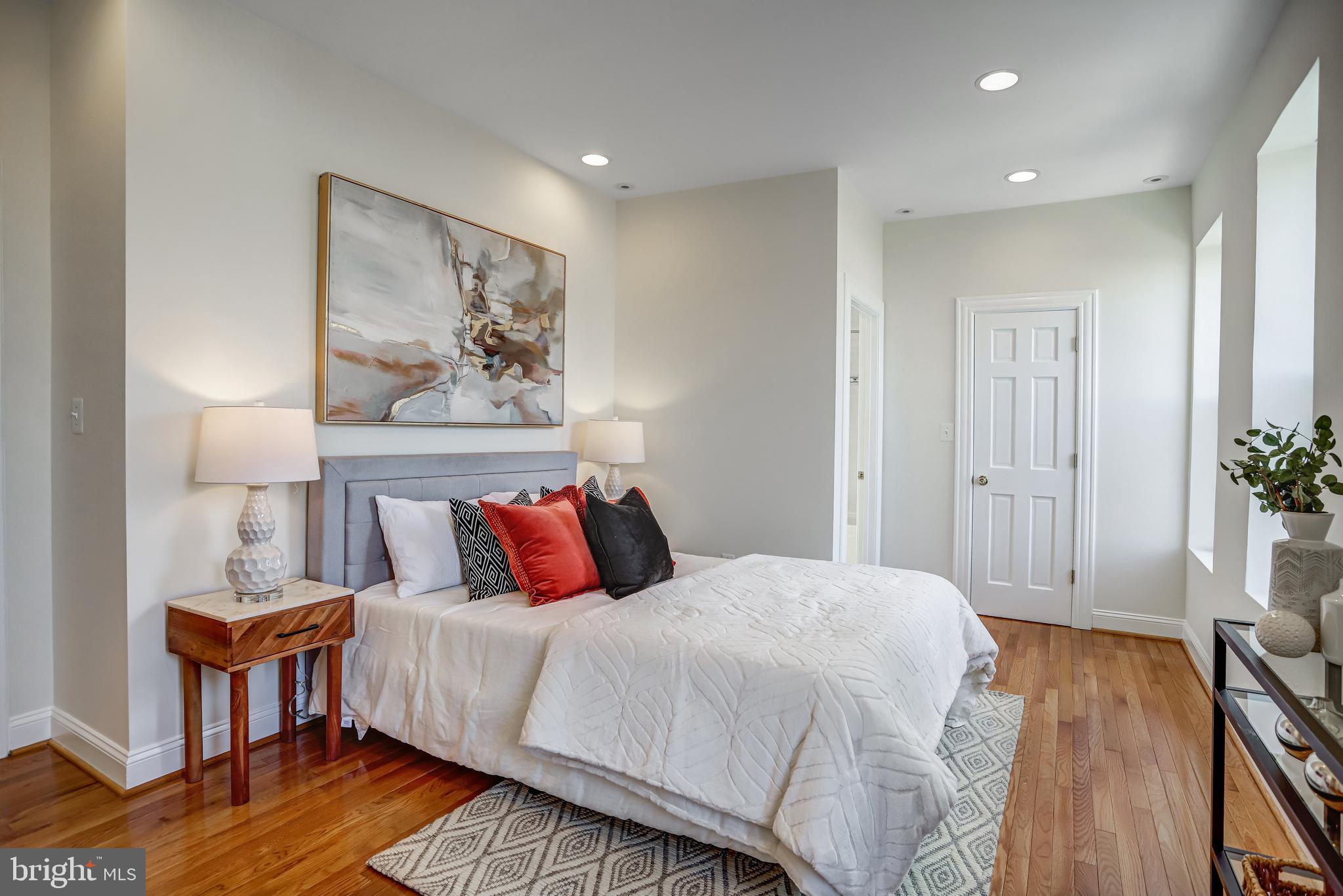 15 TODD PLACE NE