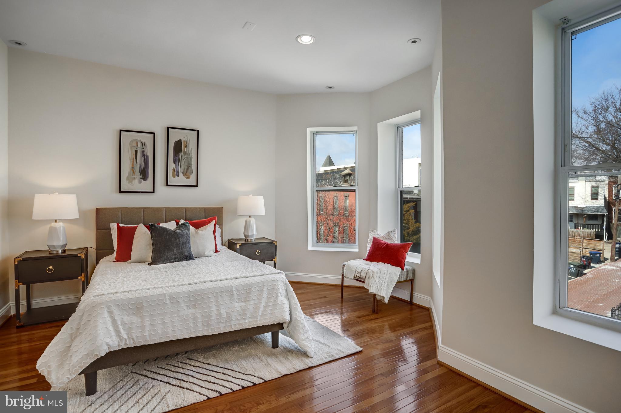 15 TODD PLACE NE
