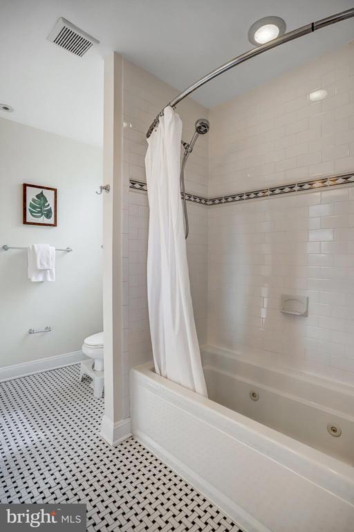 15 TODD PLACE NE