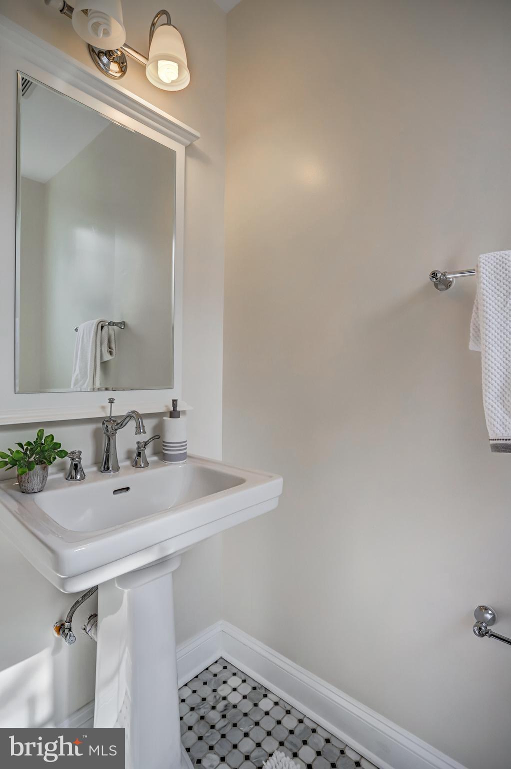 15 TODD PLACE NE