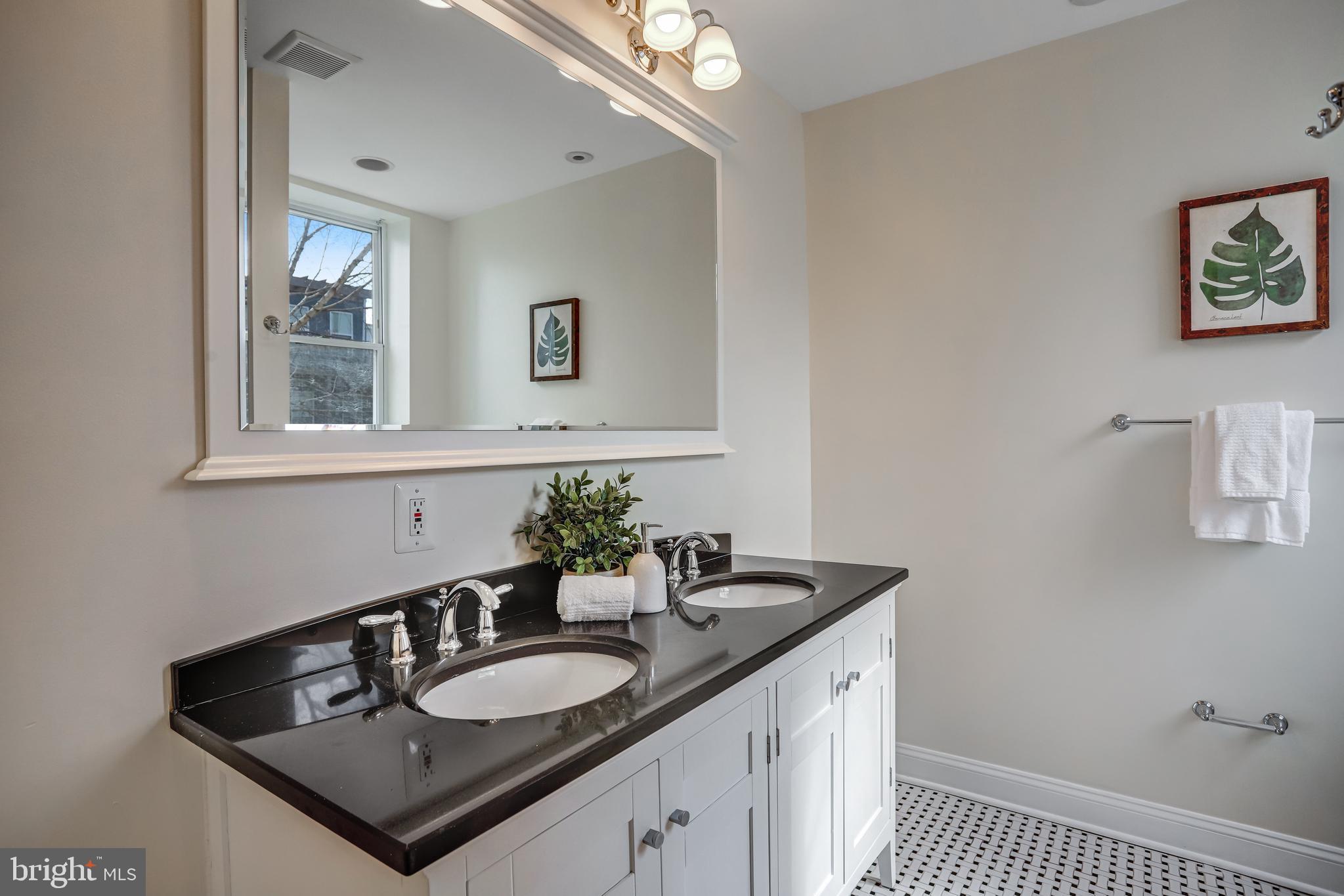 15 TODD PLACE NE
