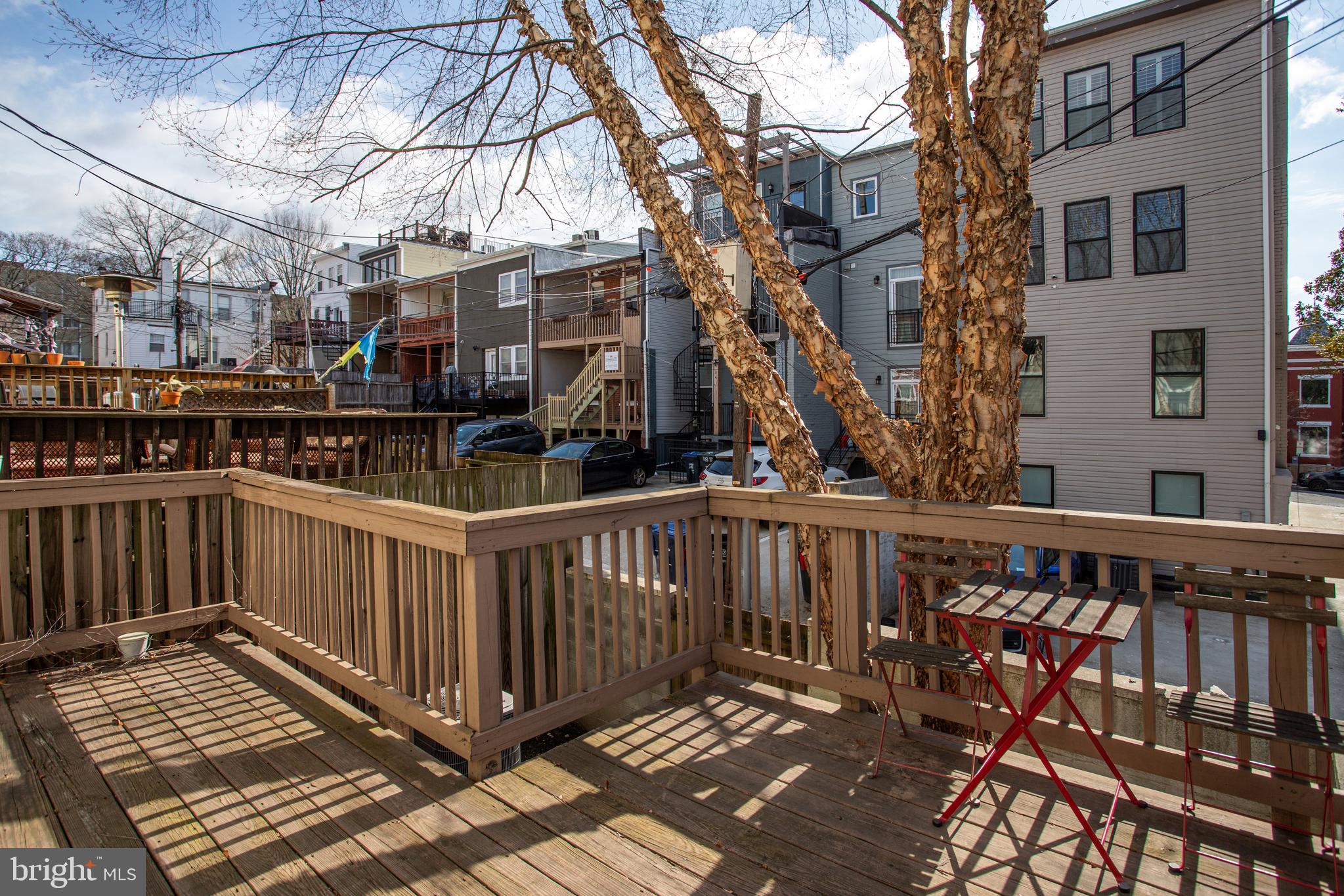 15 TODD PLACE NE