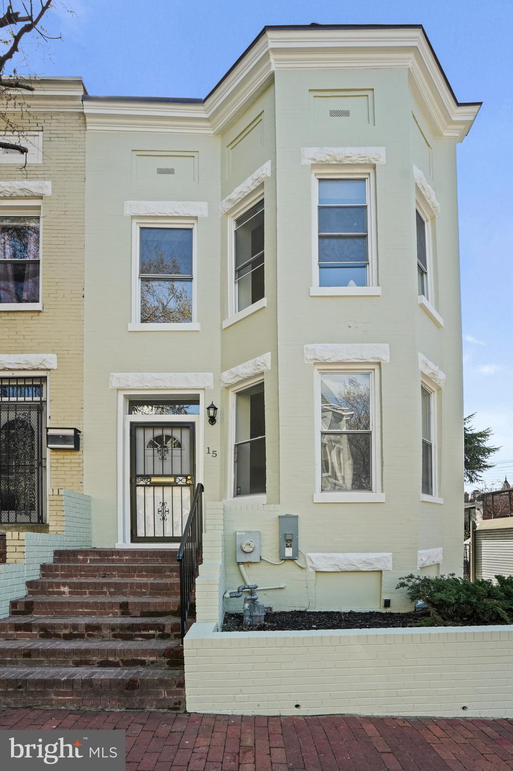 15 TODD PLACE NE