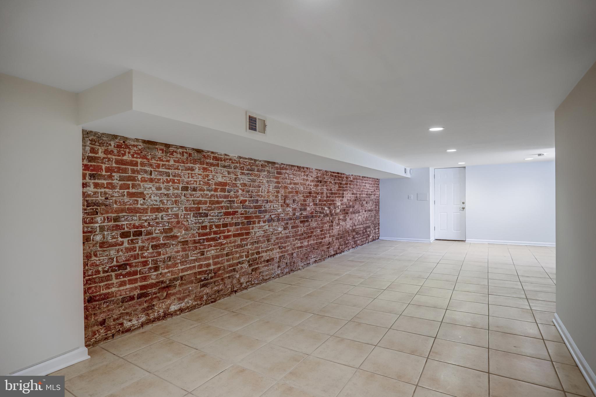 15 TODD PLACE NE
