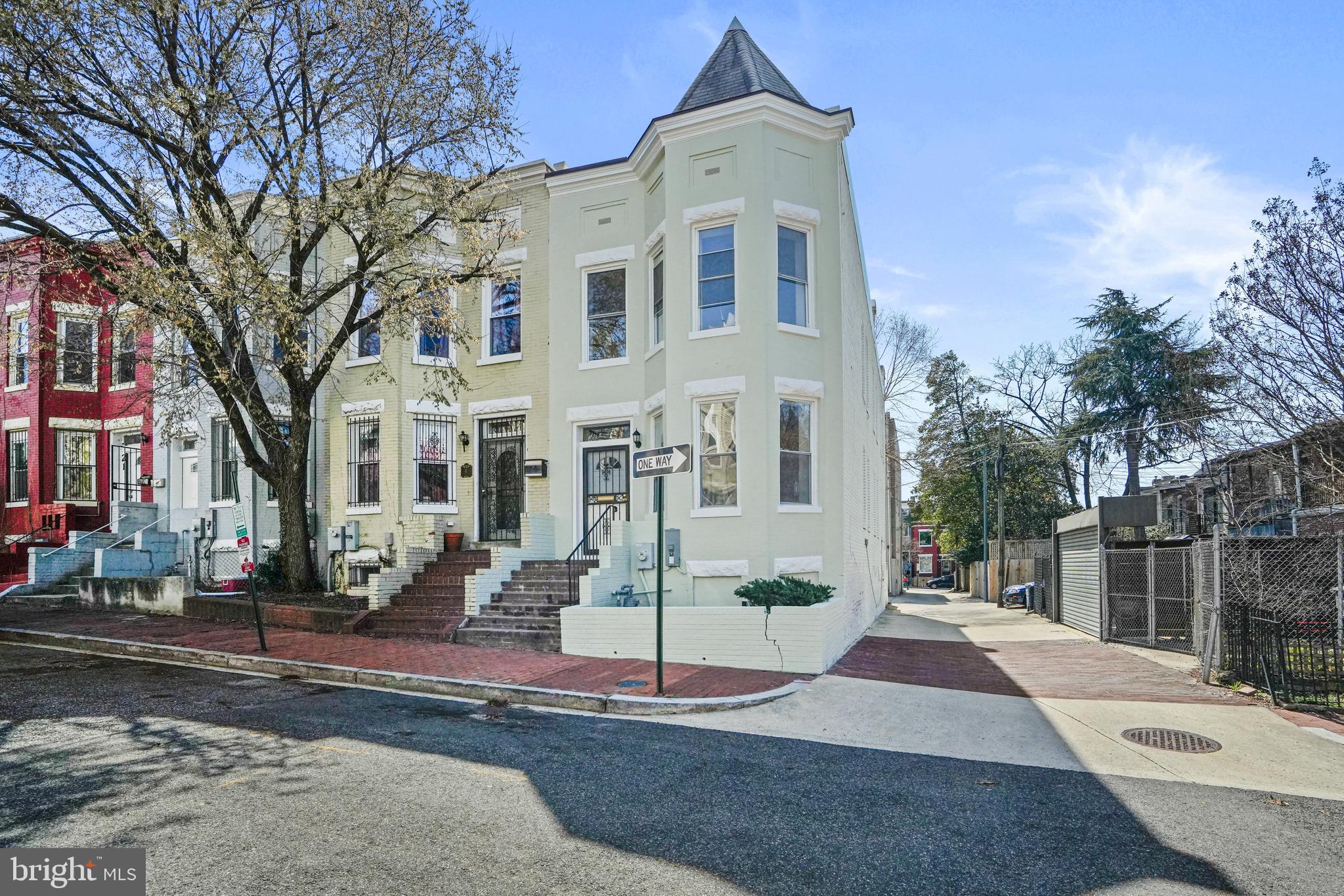 15 TODD PLACE NE
