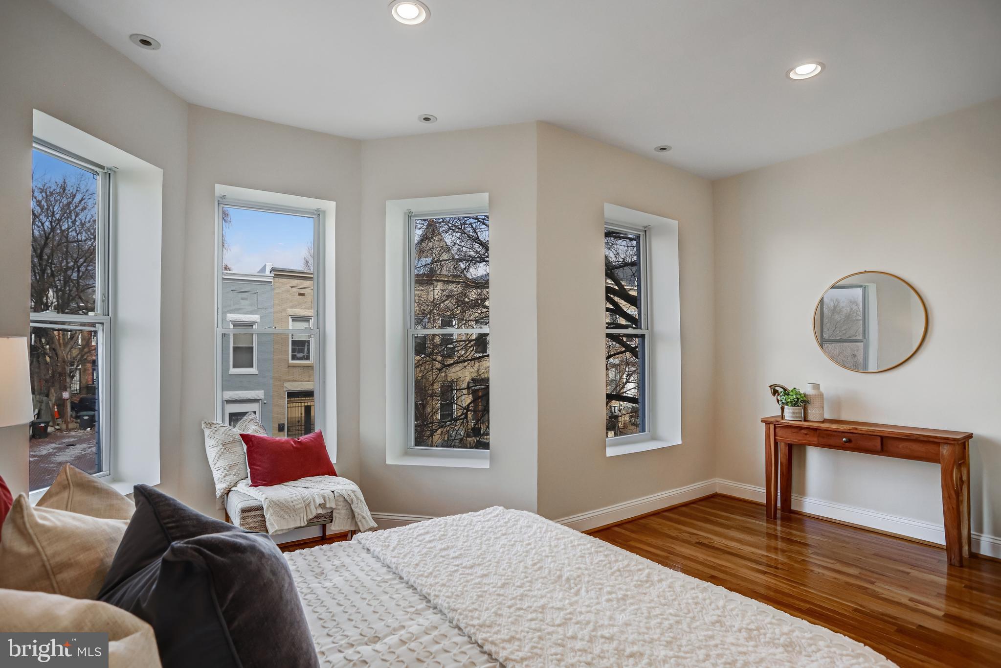 15 TODD PLACE NE