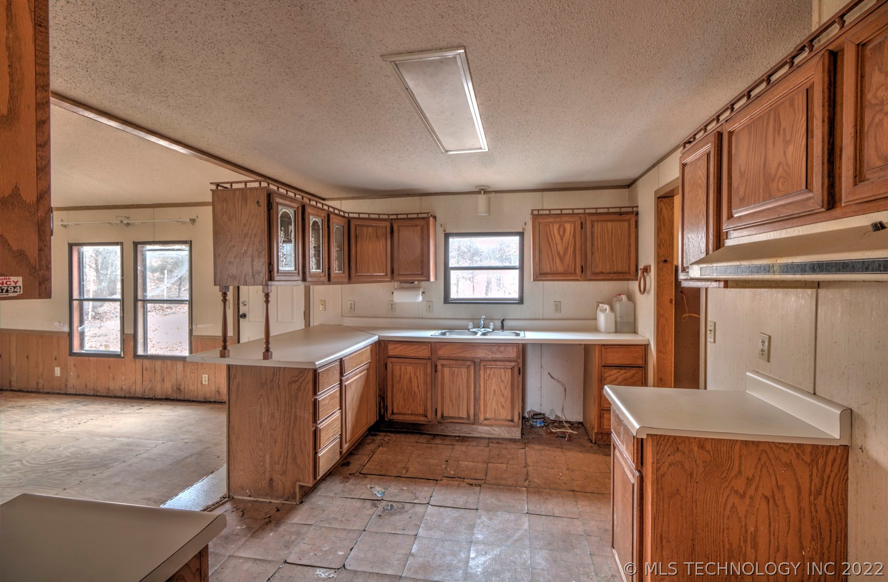 1064 W Chickasaw Road