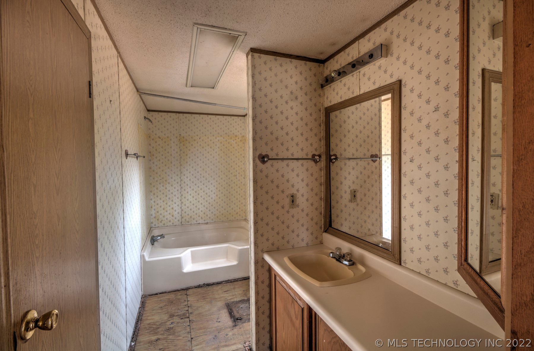 1064 W Chickasaw Road