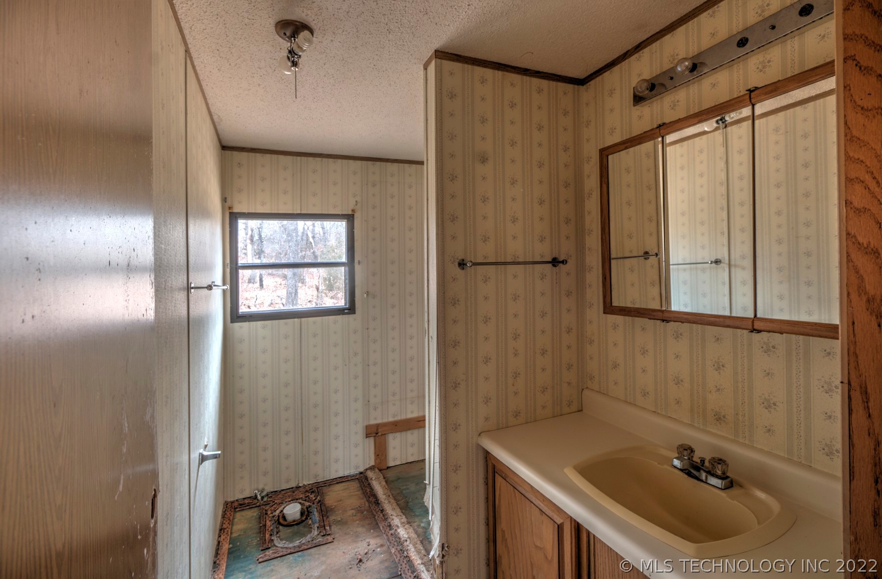 1064 W Chickasaw Road