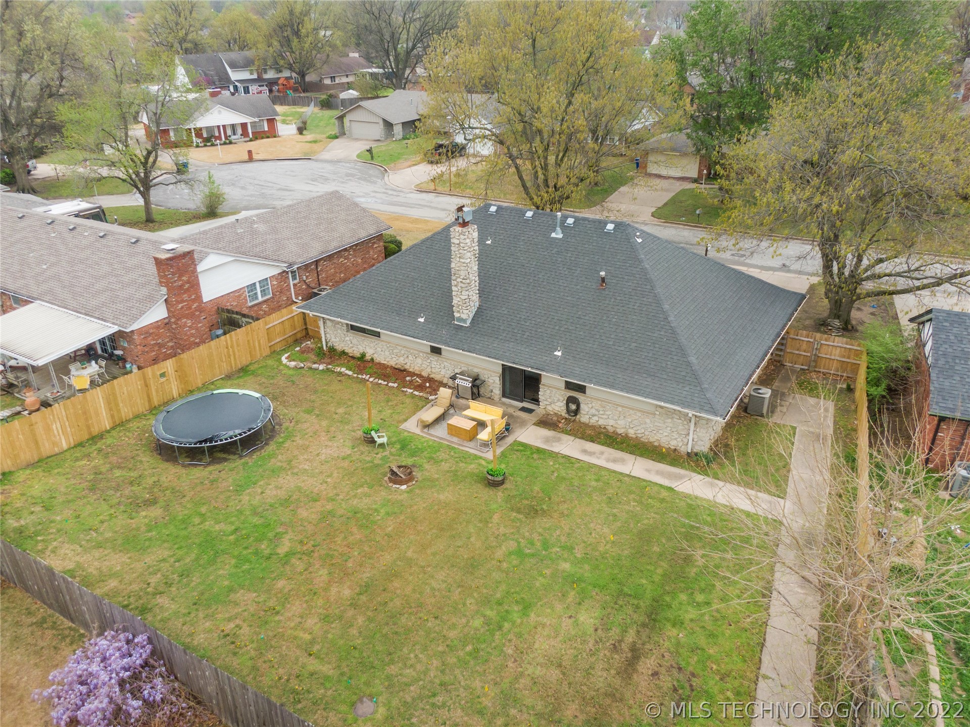 2305 S Juniper Avenue