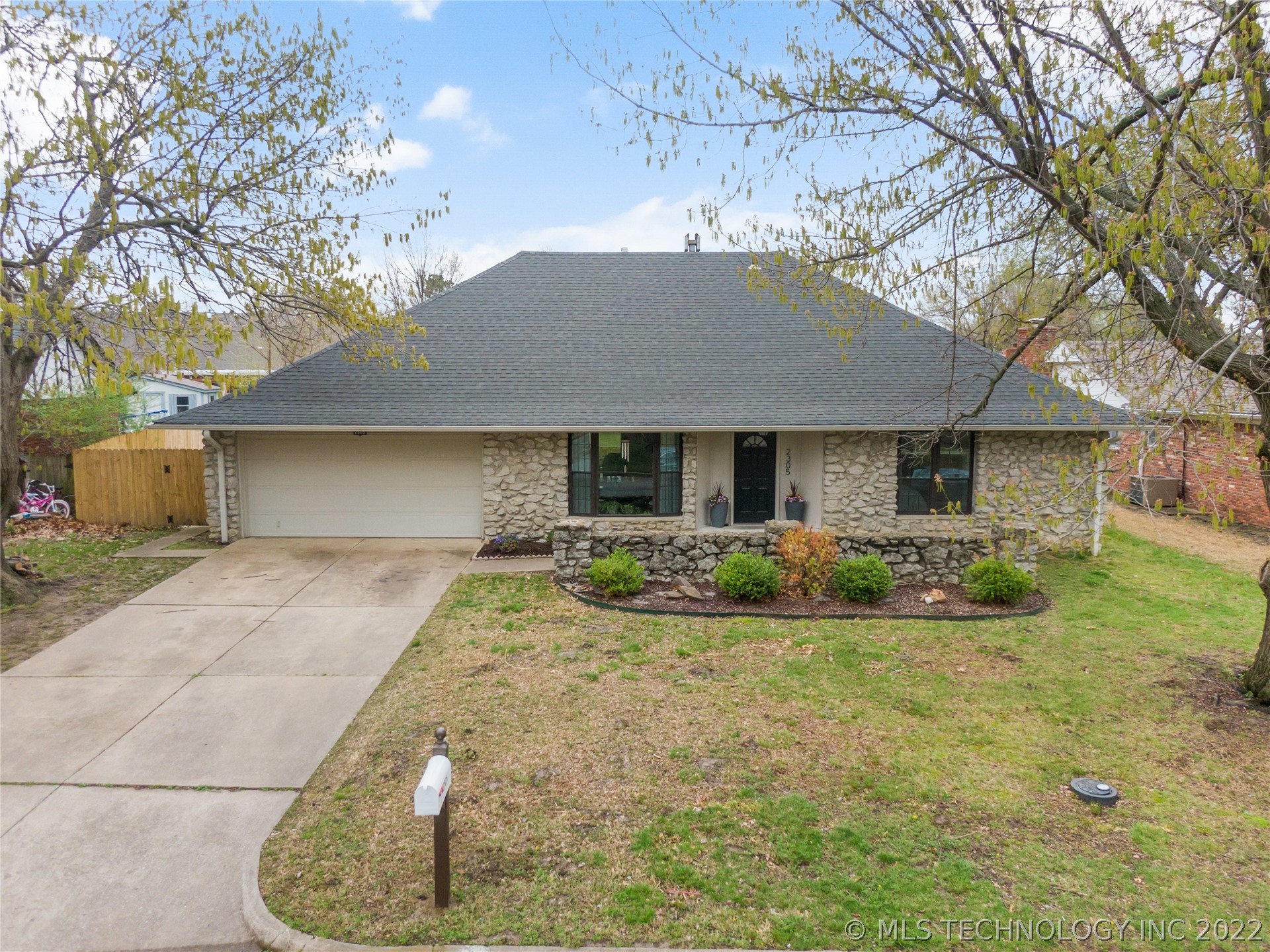 2305 S Juniper Avenue