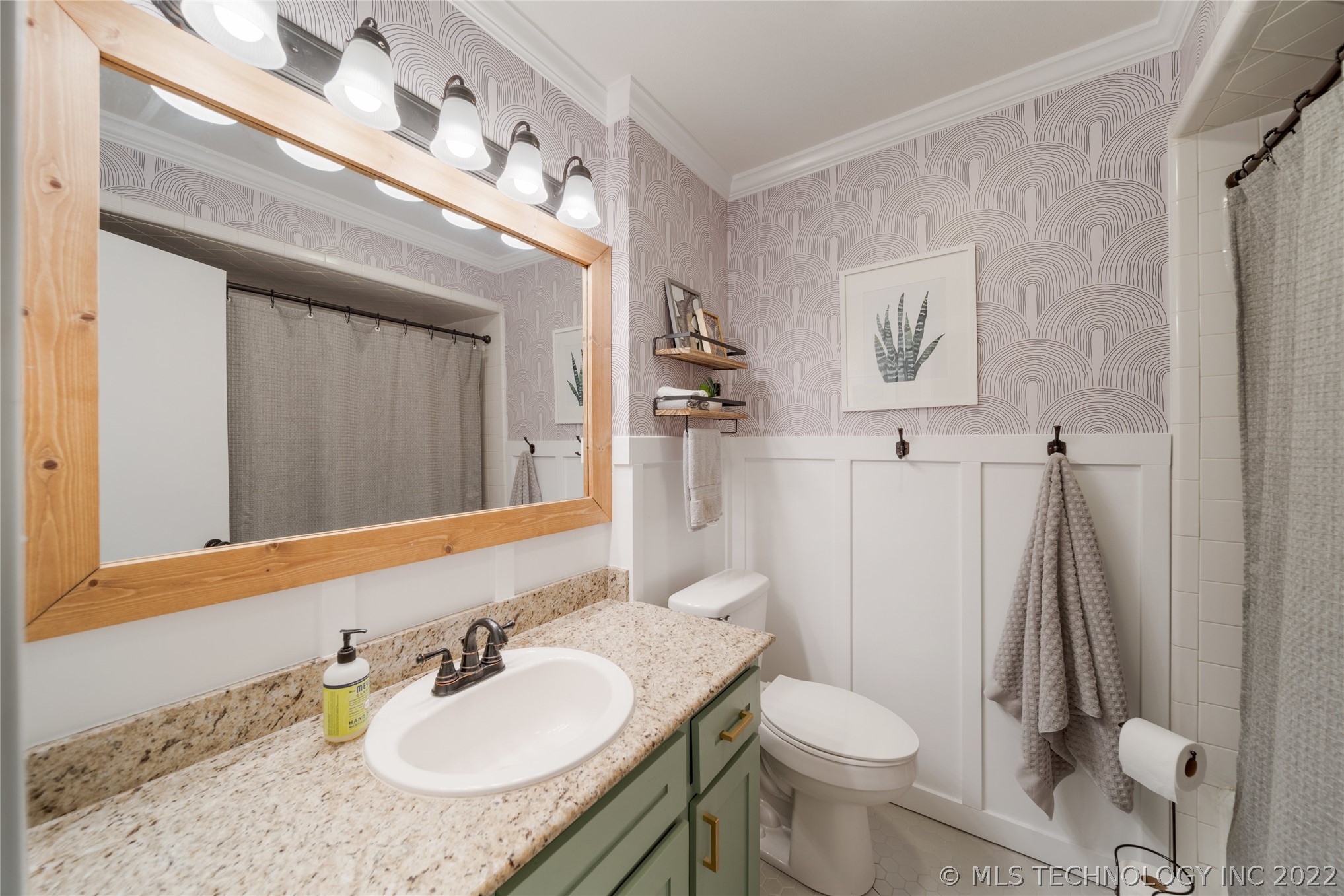 2305 S Juniper Avenue