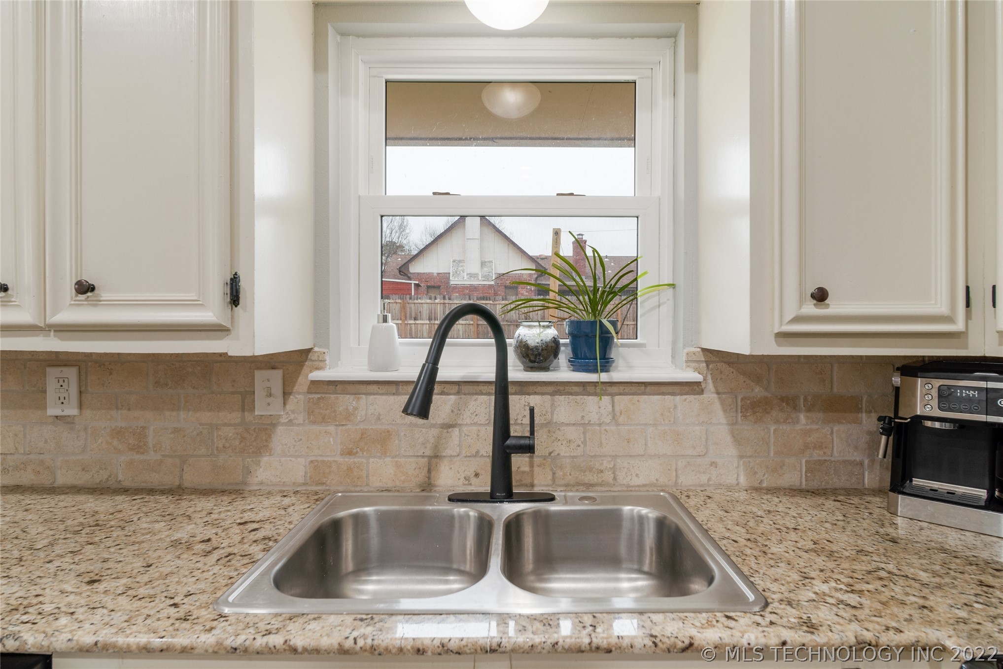 2305 S Juniper Avenue