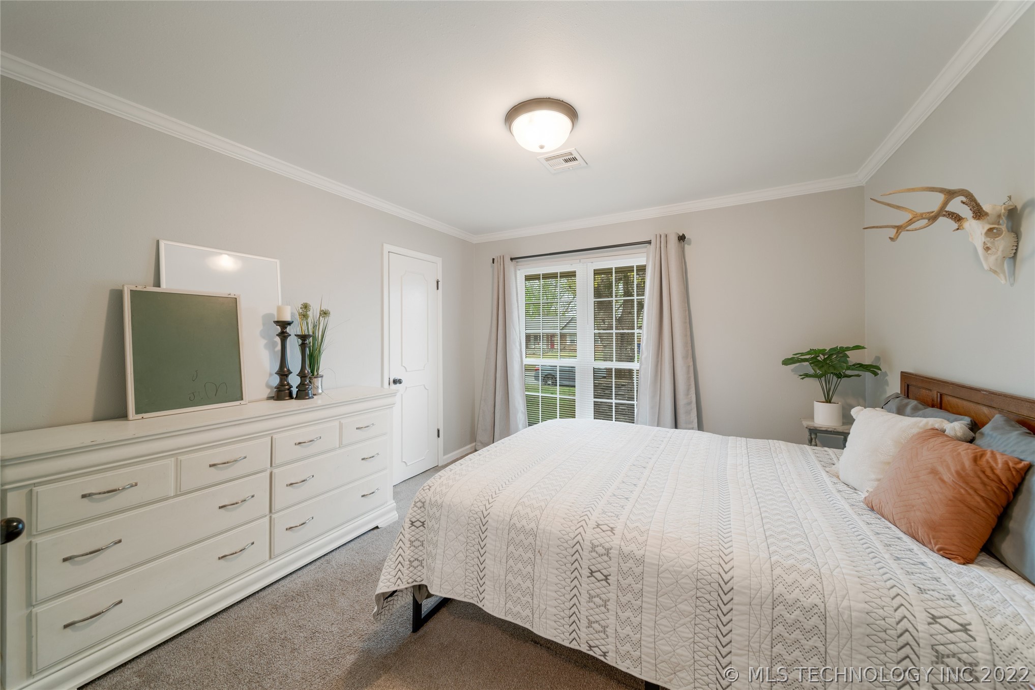 2305 S Juniper Avenue