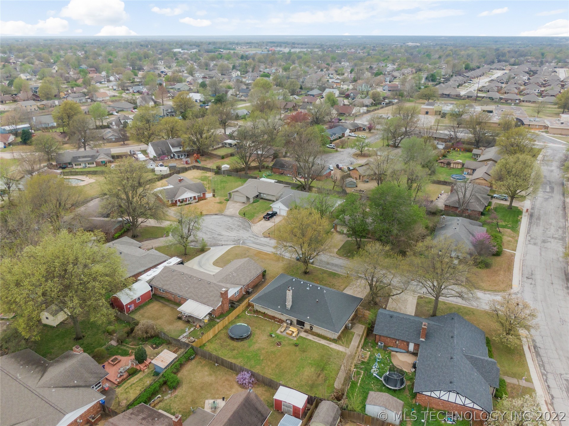 2305 S Juniper Avenue