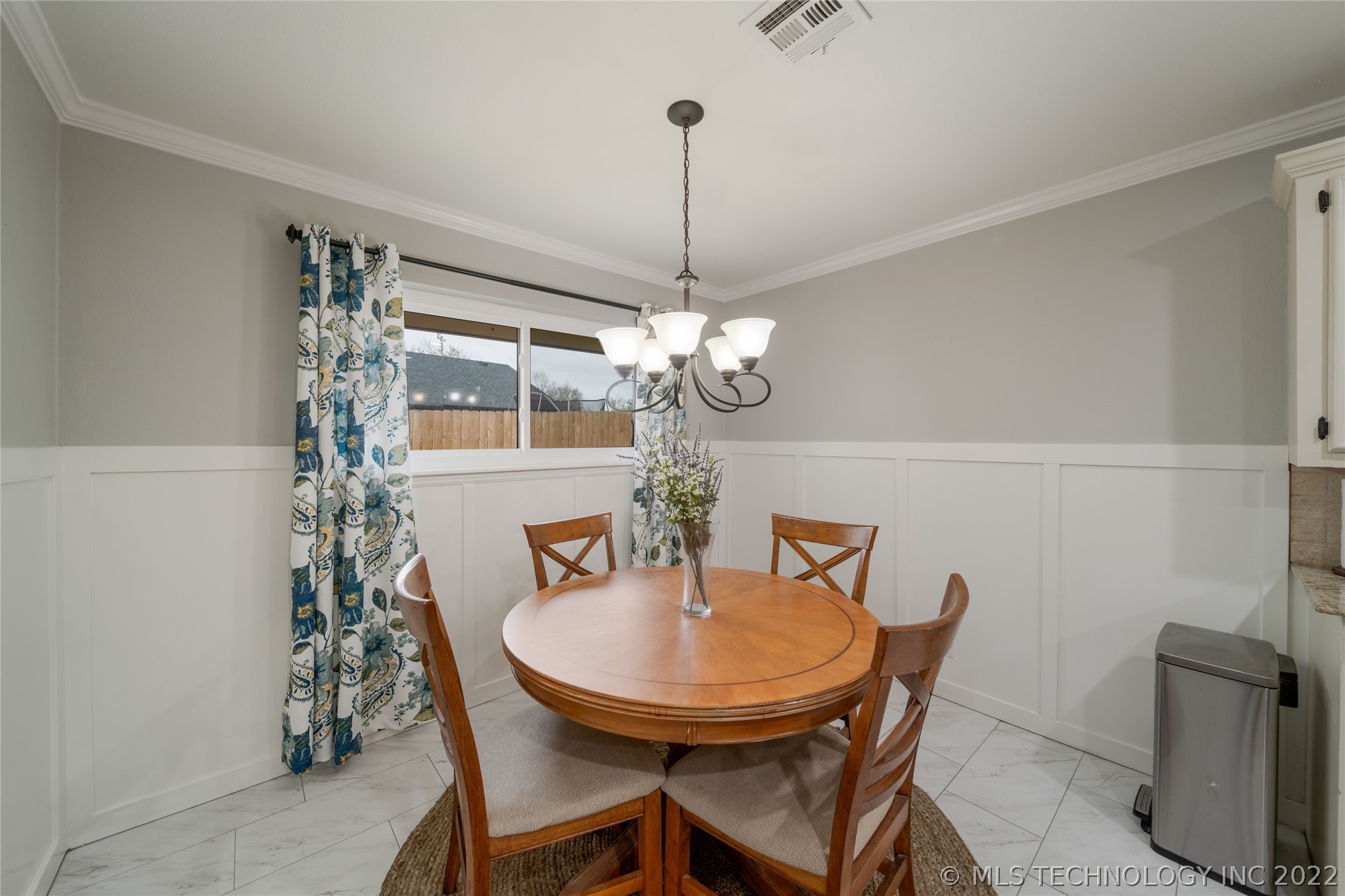 2305 S Juniper Avenue