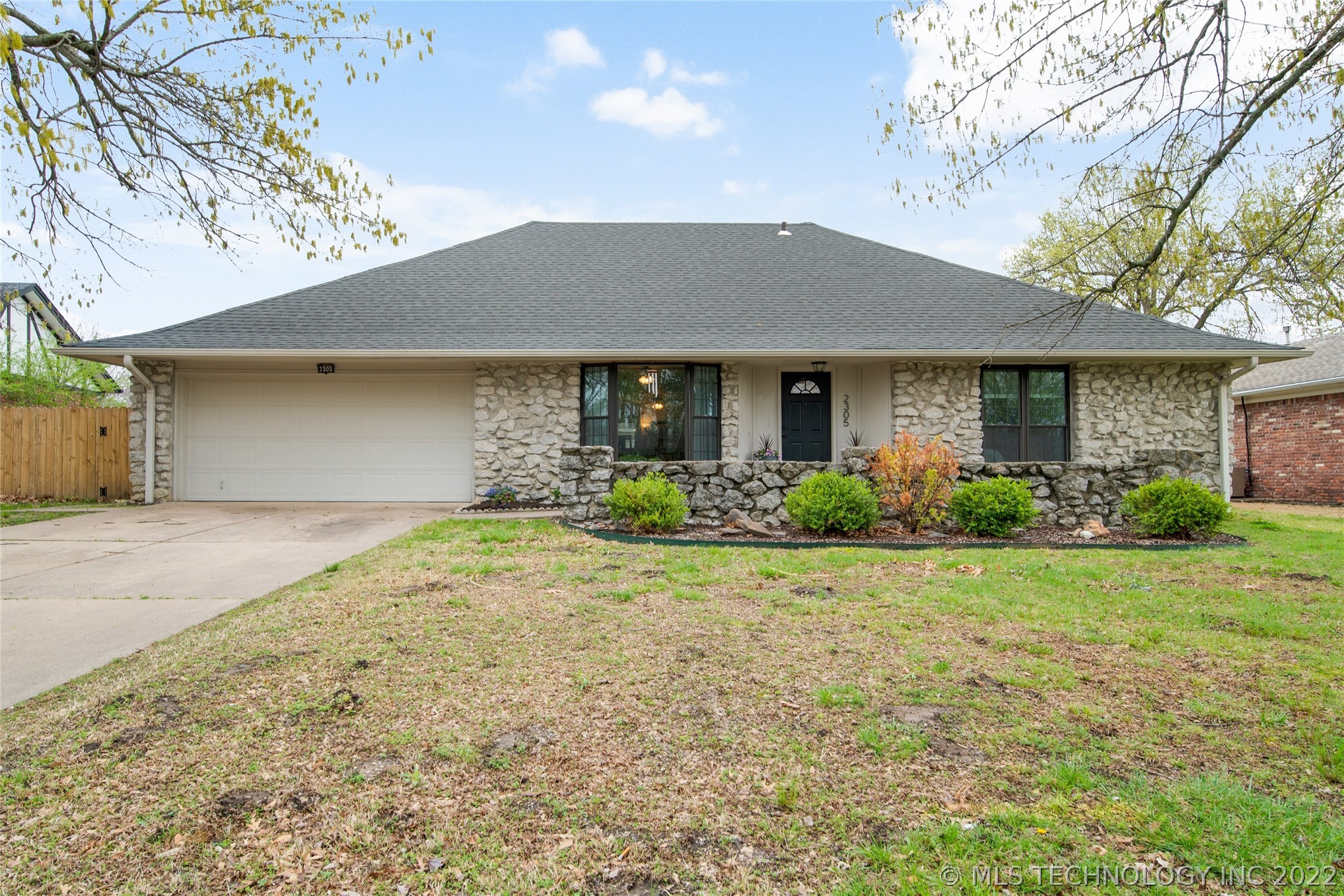 2305 S Juniper Avenue