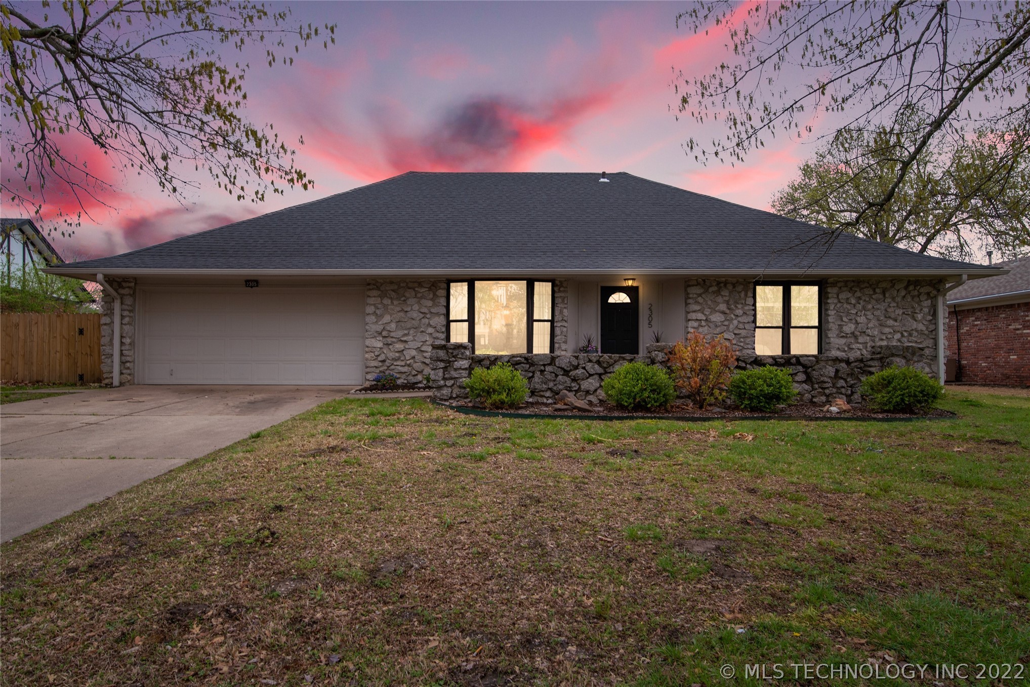 2305 S Juniper Avenue