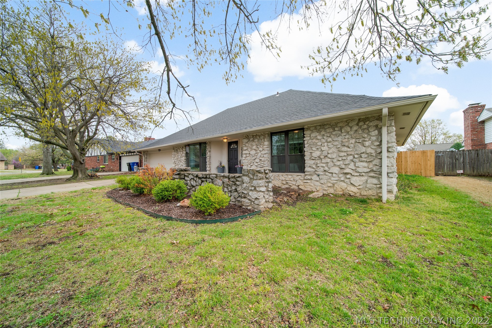 2305 S Juniper Avenue