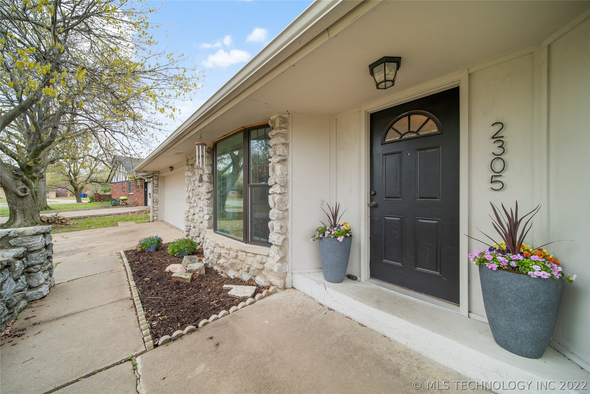 2305 S Juniper Avenue