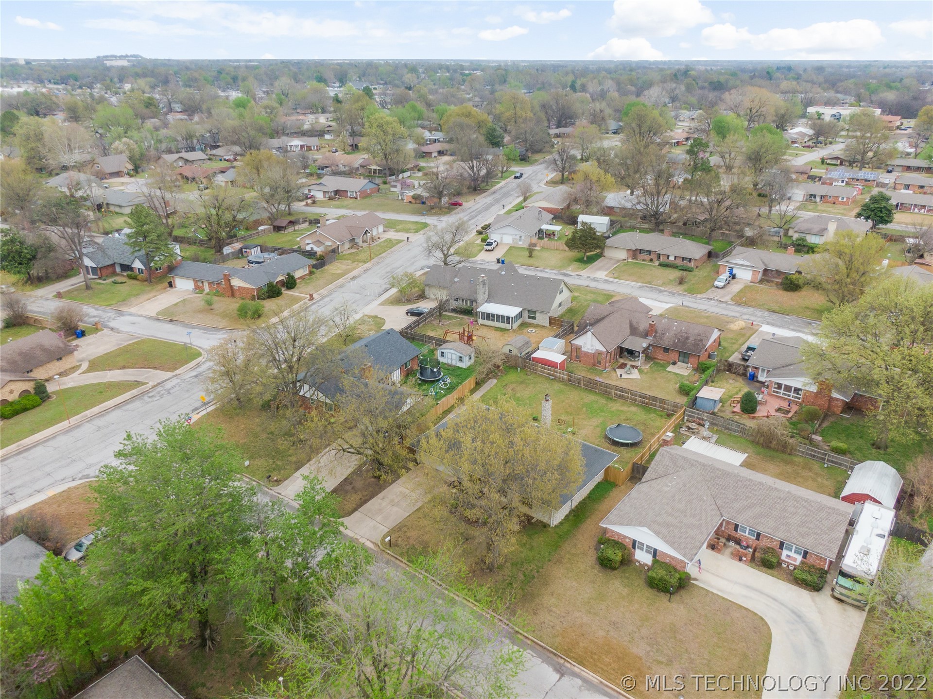 2305 S Juniper Avenue