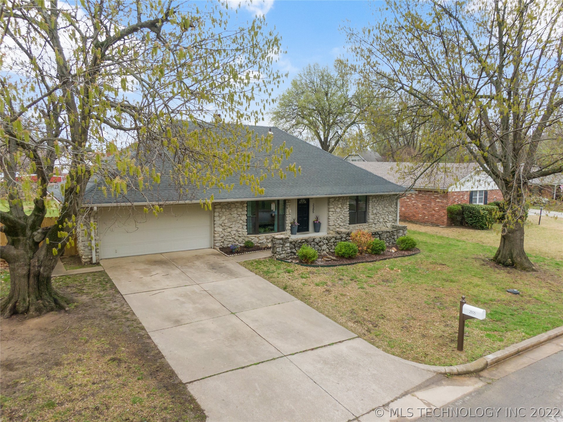 2305 S Juniper Avenue