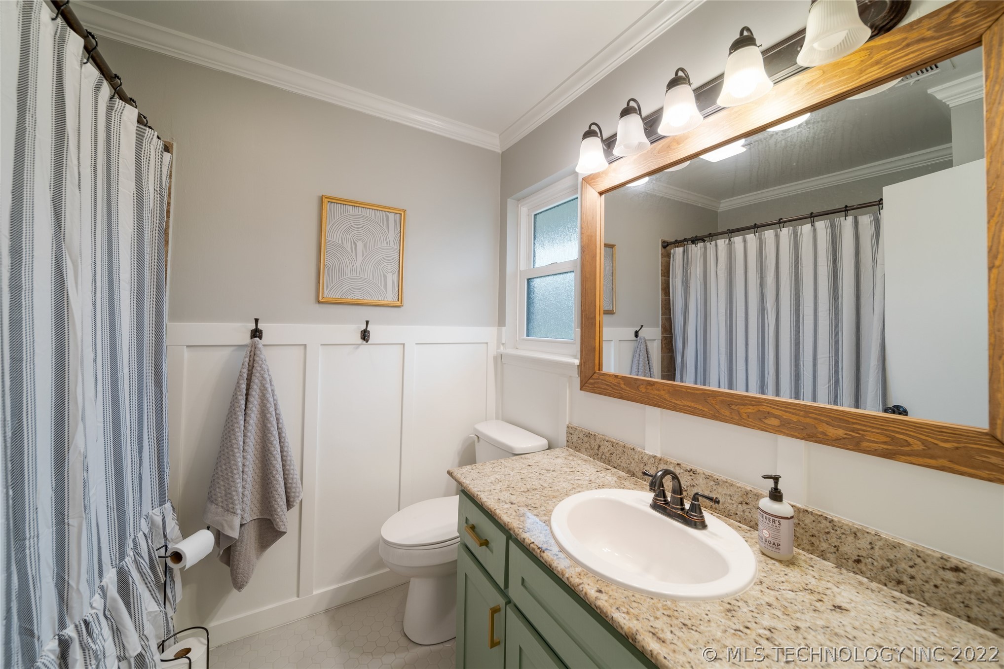 2305 S Juniper Avenue