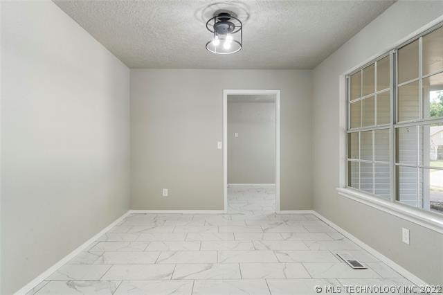 5304 S Hickory Avenue