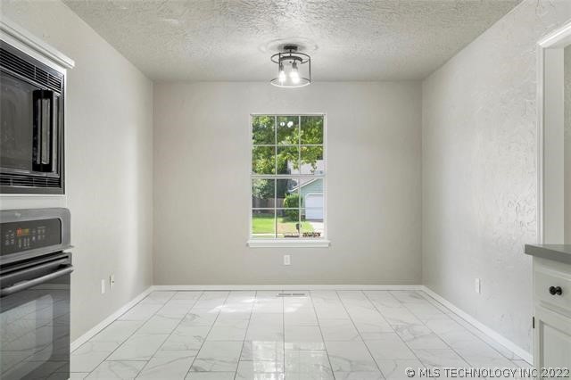 5304 S Hickory Avenue