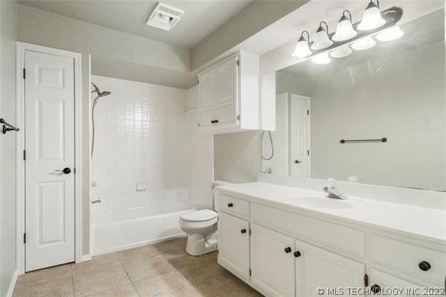 5304 S Hickory Avenue