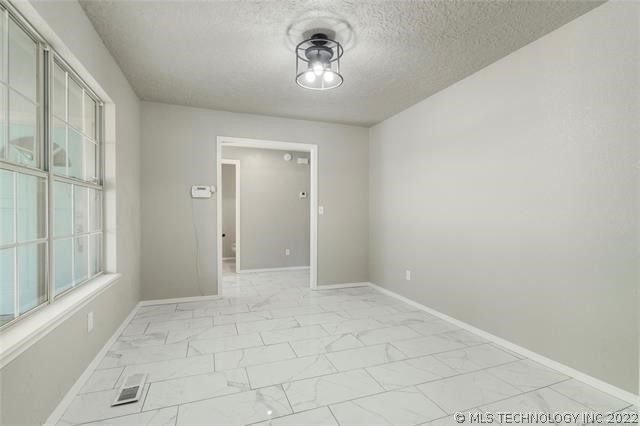 5304 S Hickory Avenue