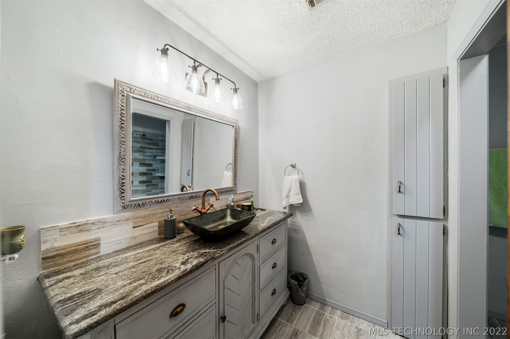 9965 E Clover Creek Drive