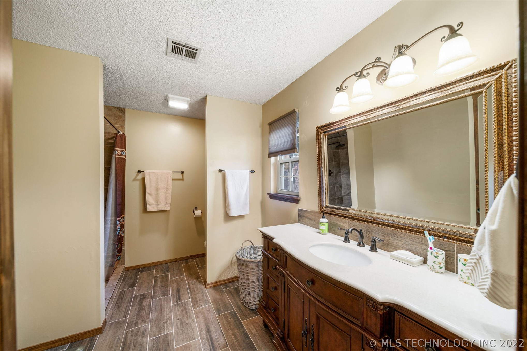 9965 E Clover Creek Drive