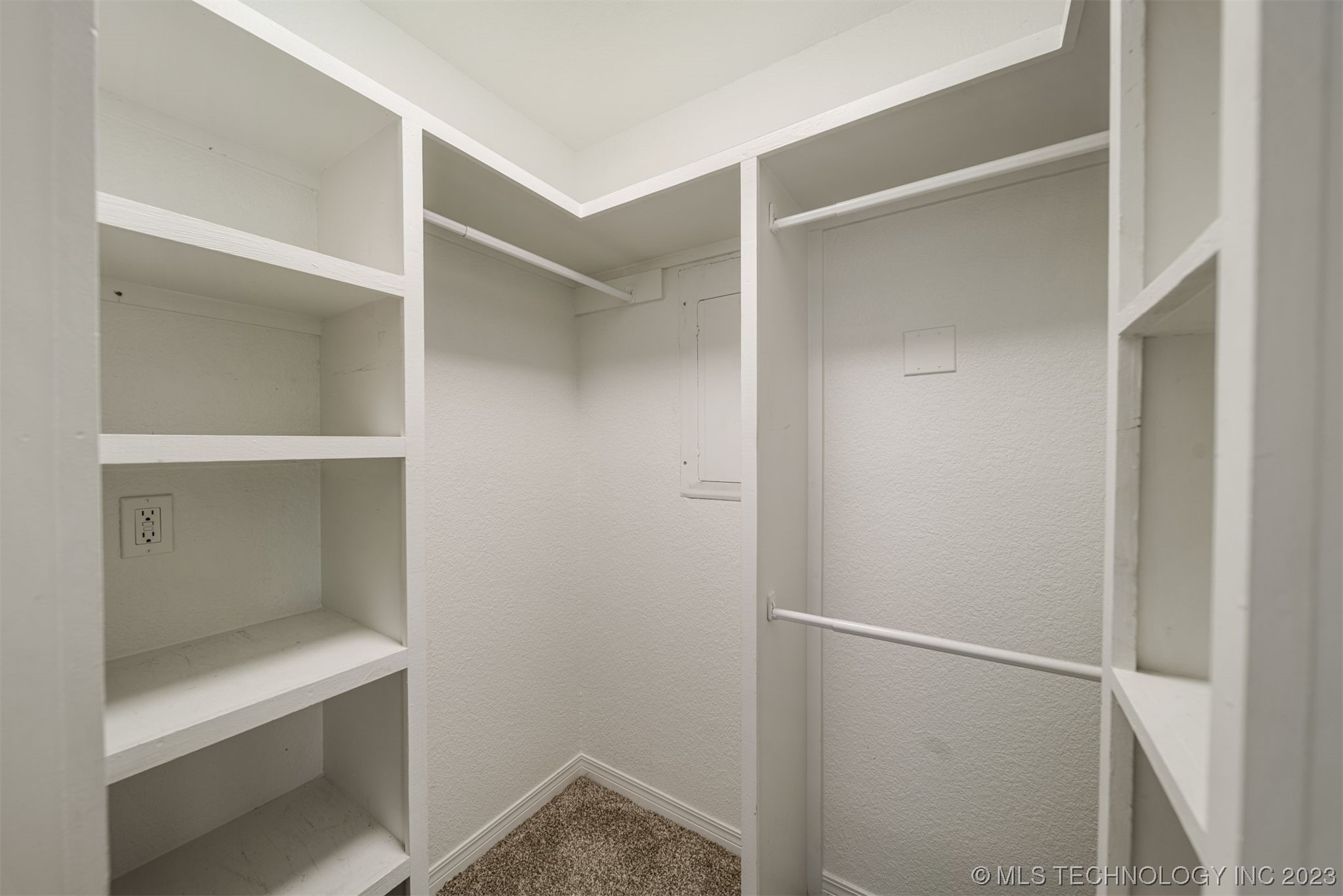 25027 Singletree Lane W