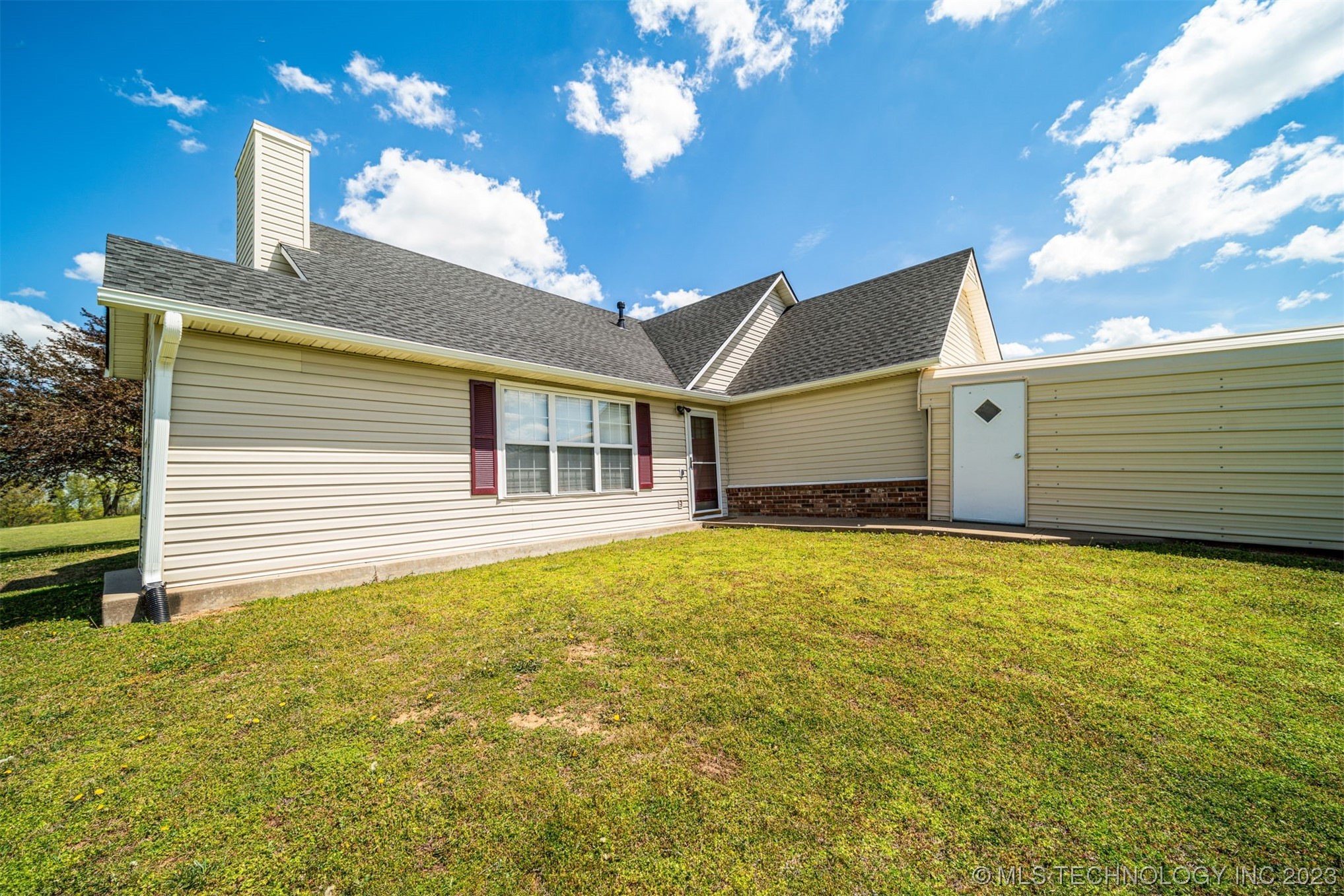 25027 Singletree Lane W