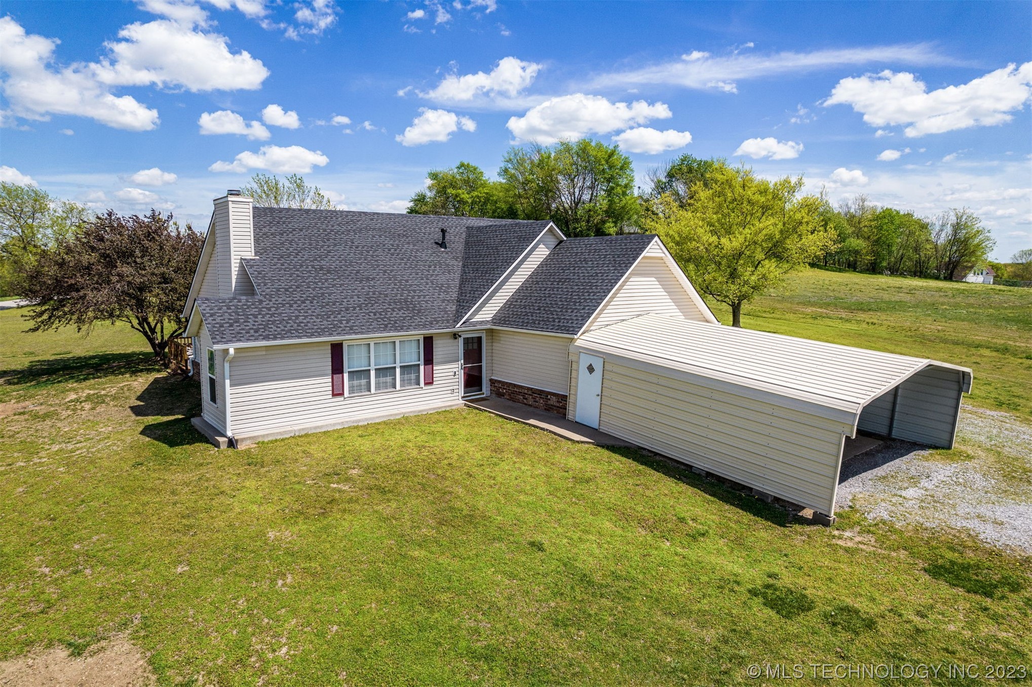 25027 Singletree Lane W