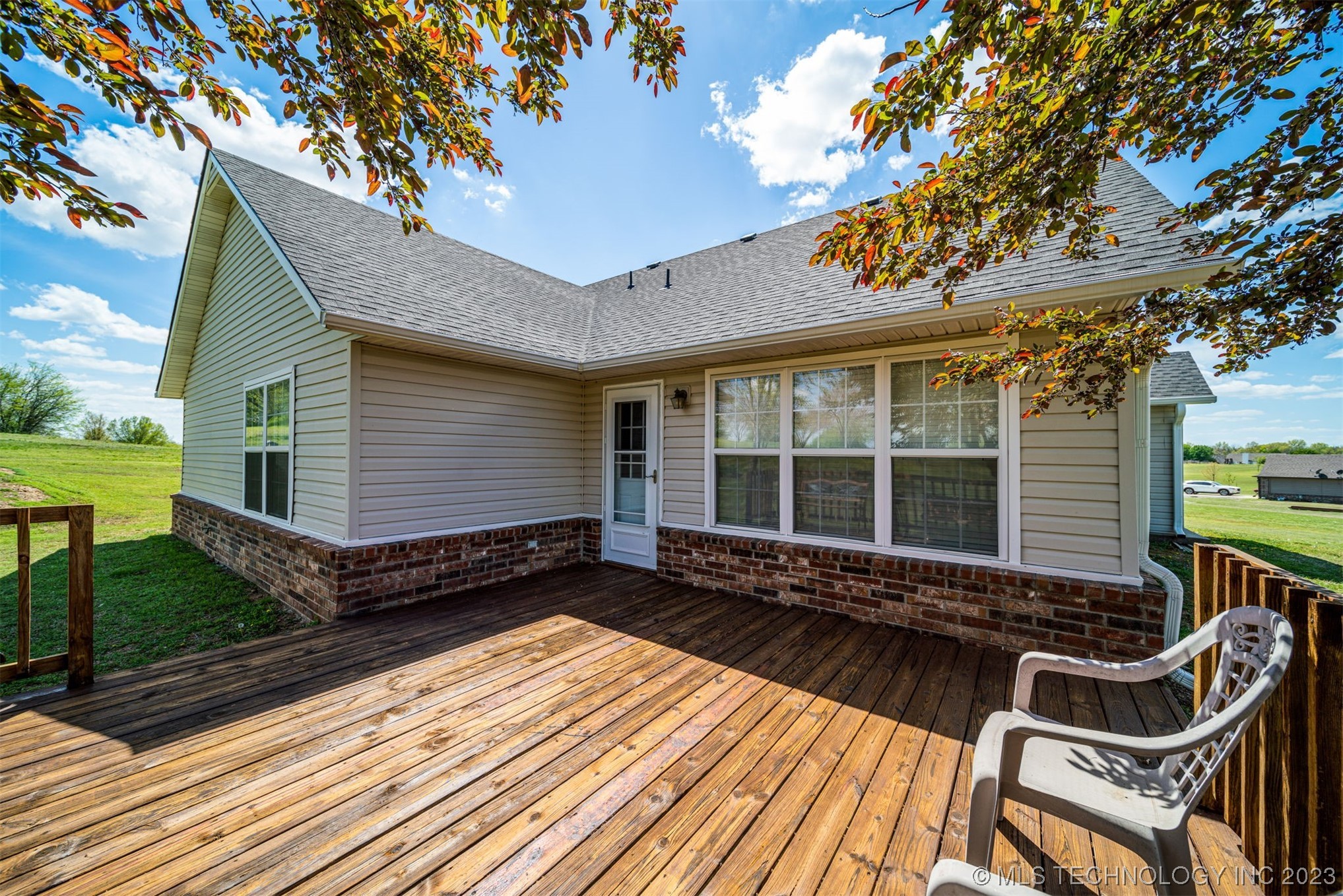 25027 Singletree Lane W