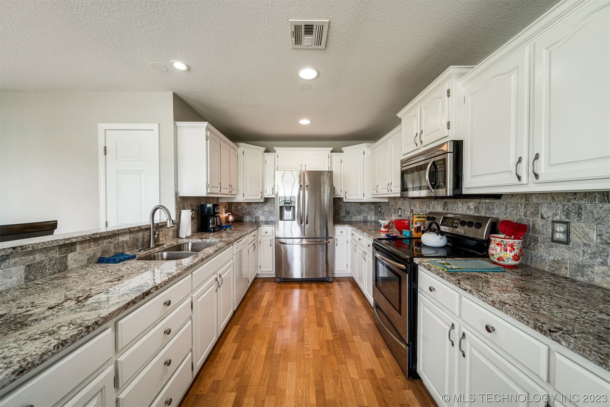 25027 Singletree Lane W