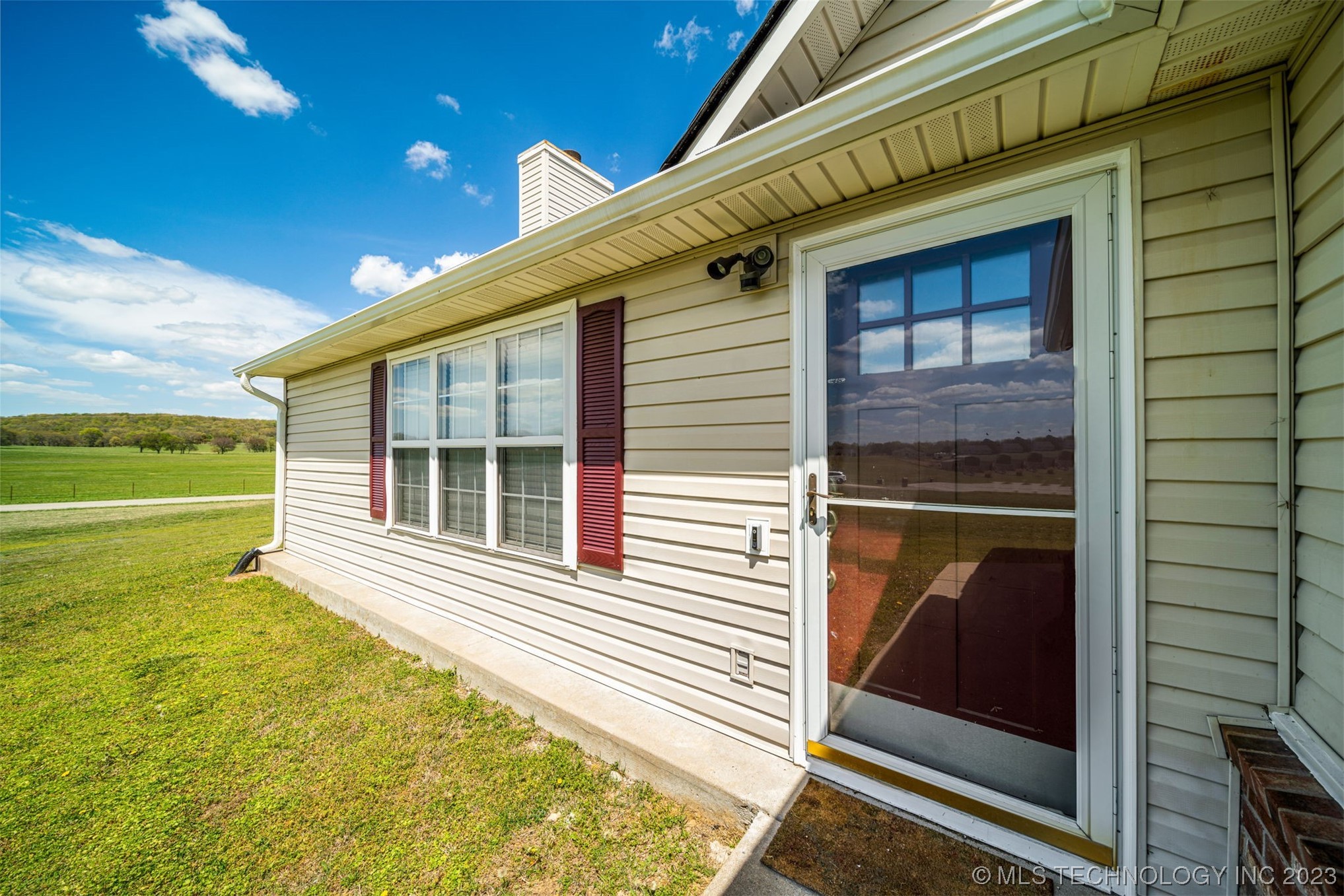 25027 Singletree Lane W