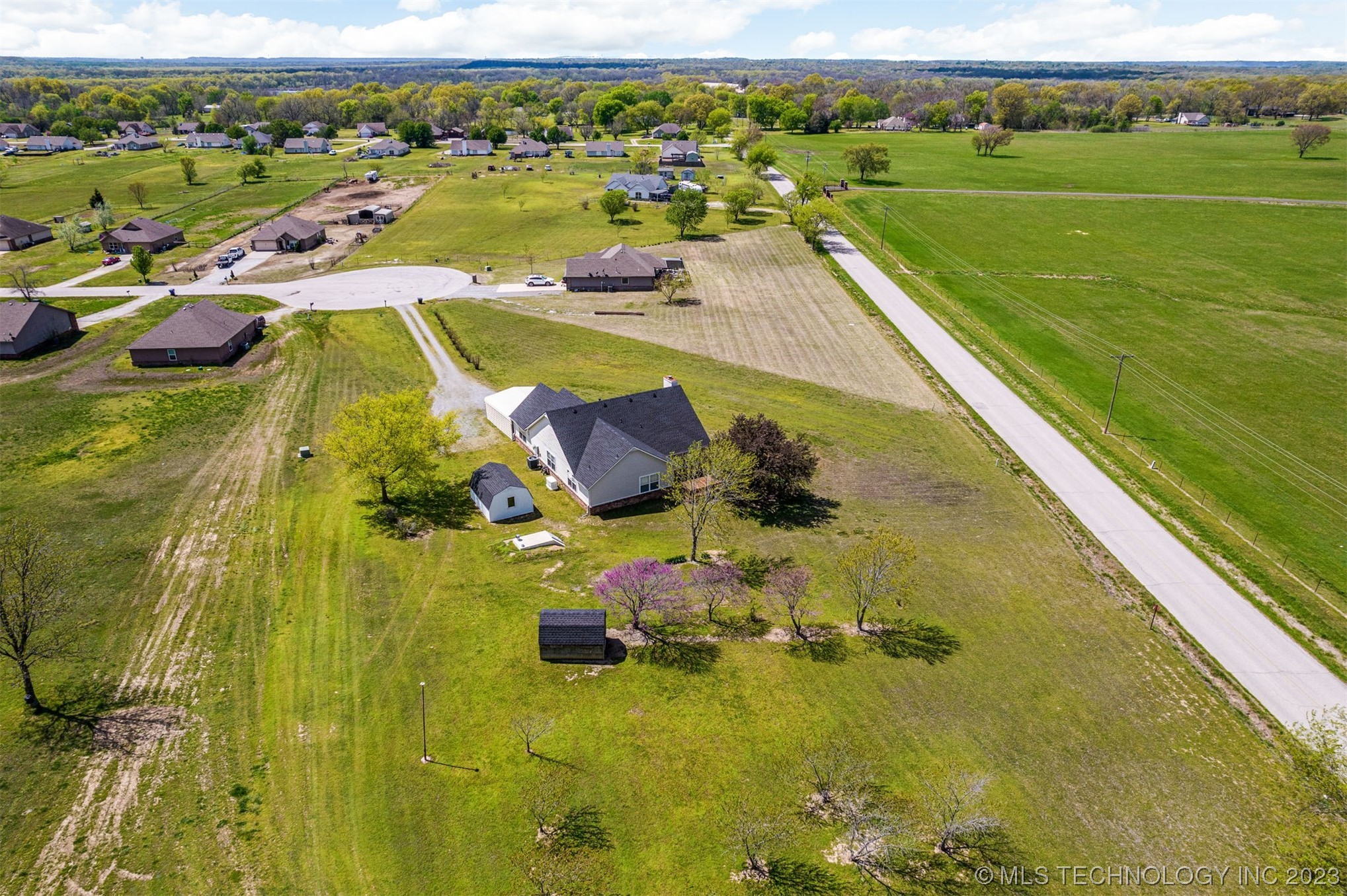 25027 Singletree Lane W