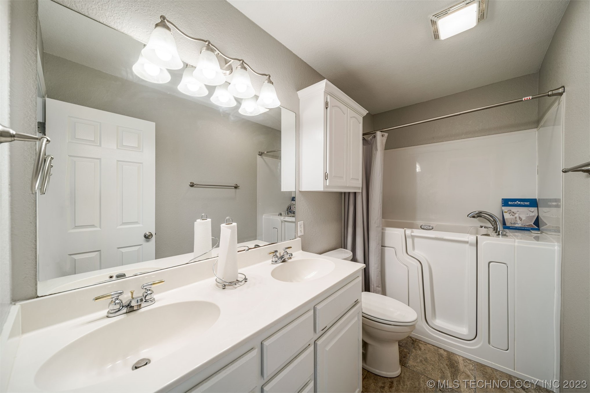 25027 Singletree Lane W