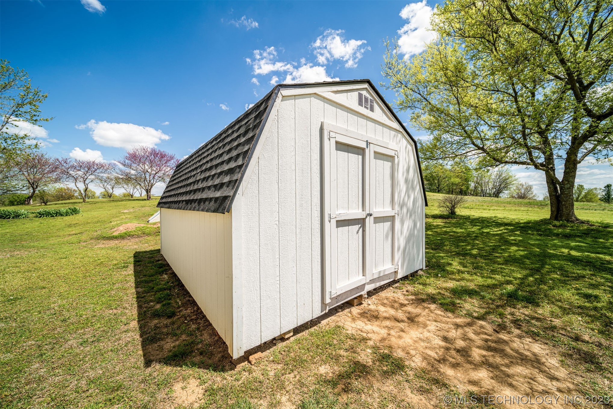 25027 Singletree Lane W