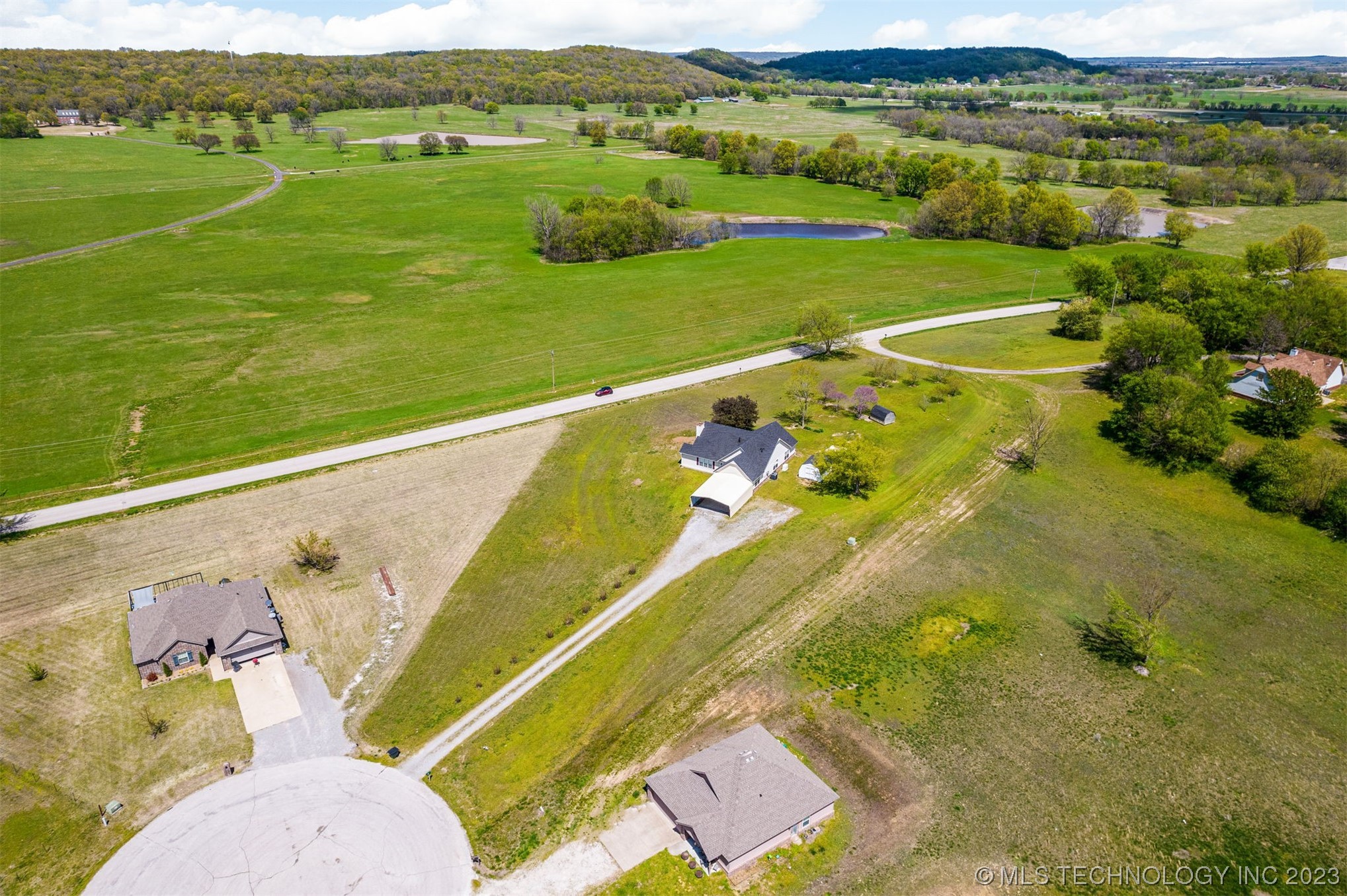 25027 Singletree Lane W